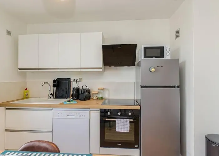 Apartment Standing, 4 Ch Dont 2 Sdb Prive, Clim, Fibre *