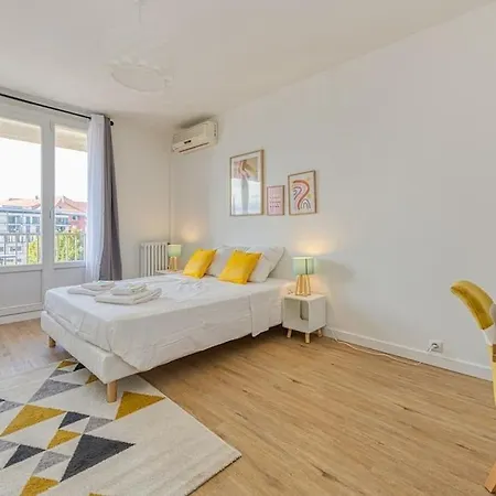 Standing, 4 Ch Dont 2 Sdb Prive, Clim, Fibre